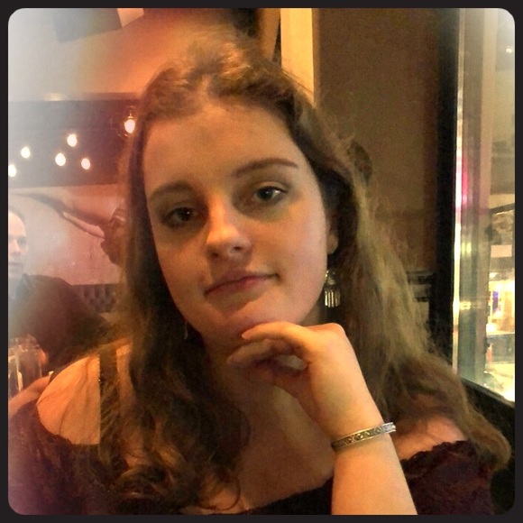 Meet Your Posher, Sarah! - Picture 2 of 3